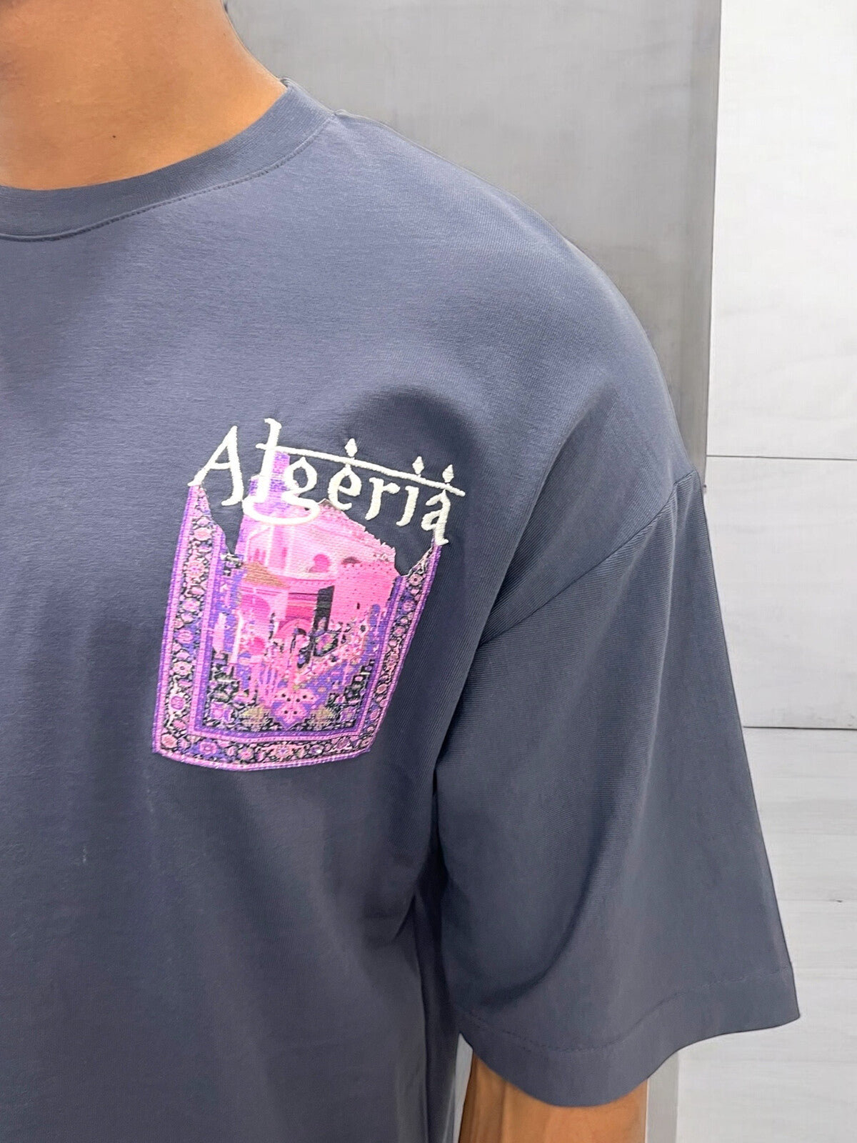 T-SHIRT 004 BRODÉ GRIS