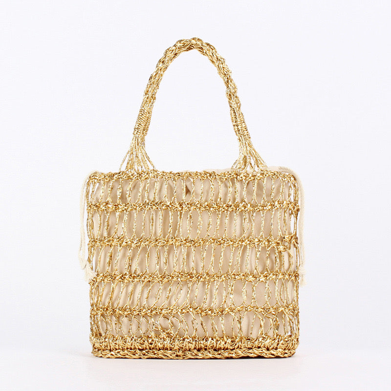 Sac doré avec pochette à l’intérieur
