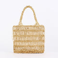Sac doré avec pochette à l’intérieur