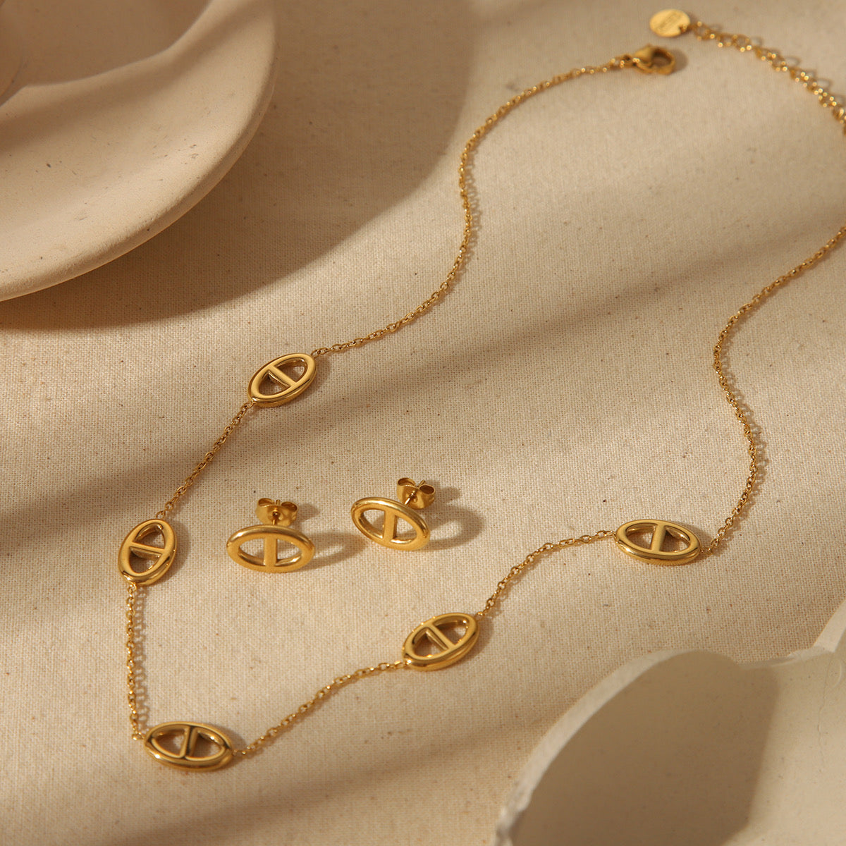 Collier et boucles d’oreilles en acier inoxydable